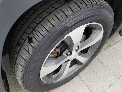 Used 2019 Jeep Cherokee Limited image 31