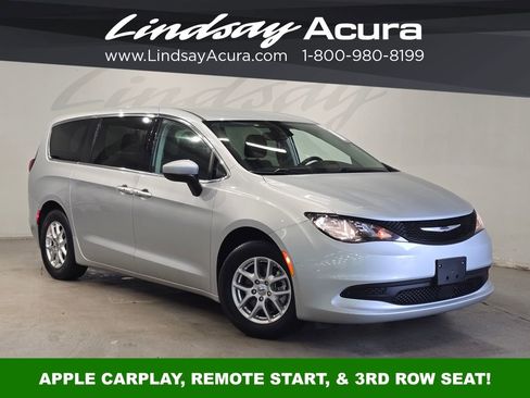 Used 2023 Chrysler Voyager LX image 1