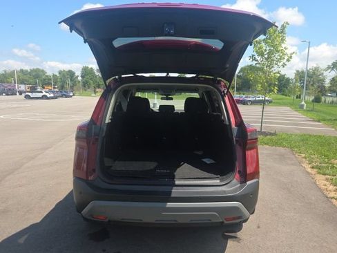 Used 2023 Nissan Rogue S AWD/4WD image 10