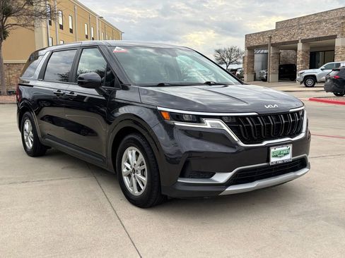 Used 2024 Kia Carnival LX image 5