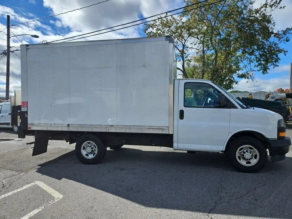 Used 2020 Chevrolet Express 3500 RWD image 4