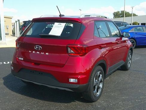 Certified 2024 Hyundai Venue SEL image 4