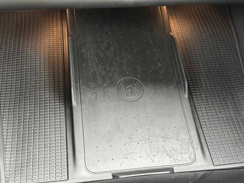 Used 2025 Volvo XC40 B5 Plus w/ Protection Package Premier image 30