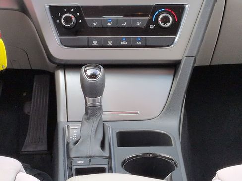 Used 2015 Hyundai Sonata SE w/ Option Group 09 image 18