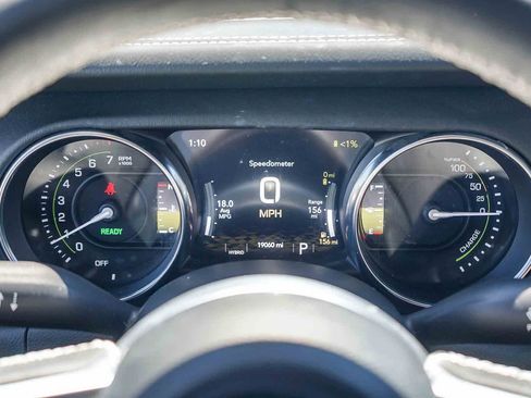 Used 2023 Jeep Wrangler Sahara image 21