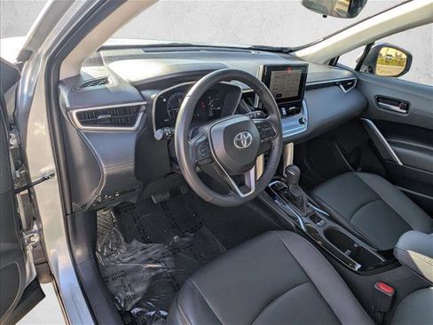 Used 2024 Toyota Corolla Cross XLE image 9