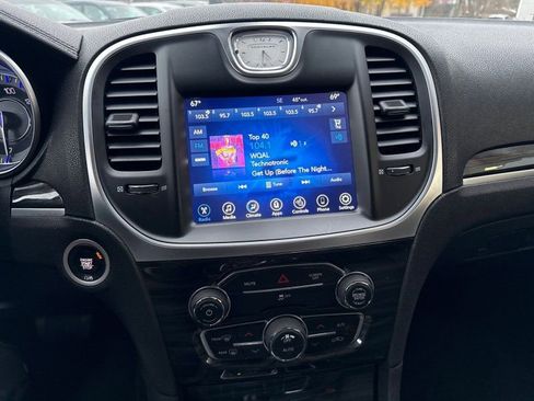 Used 2017 Chrysler 300 Limited image 25