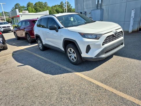 Used 2020 Toyota RAV4 LE FWD image 1