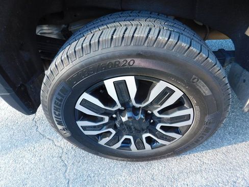 Used 2024 GMC Sierra 2500 Denali Ultimate image 9