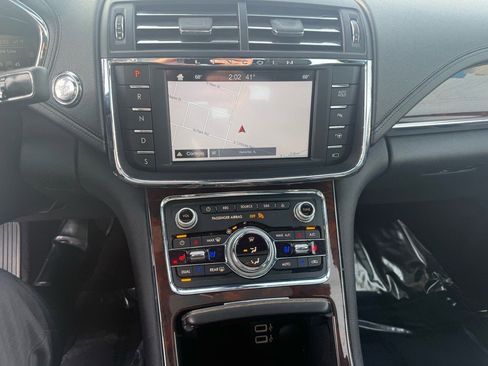 Used 2017 Lincoln Continental Reserve w/ Luxury Package image 16