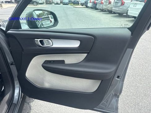 Used 2019 Volvo XC40 T5 Momentum AWD/4WD image 4