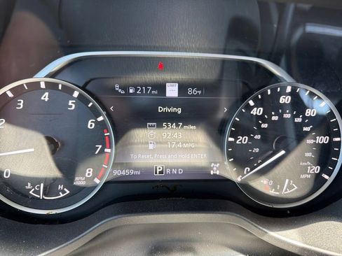 Used 2020 Nissan Titan SL w/ Moonroof Package AWD/4WD image 10