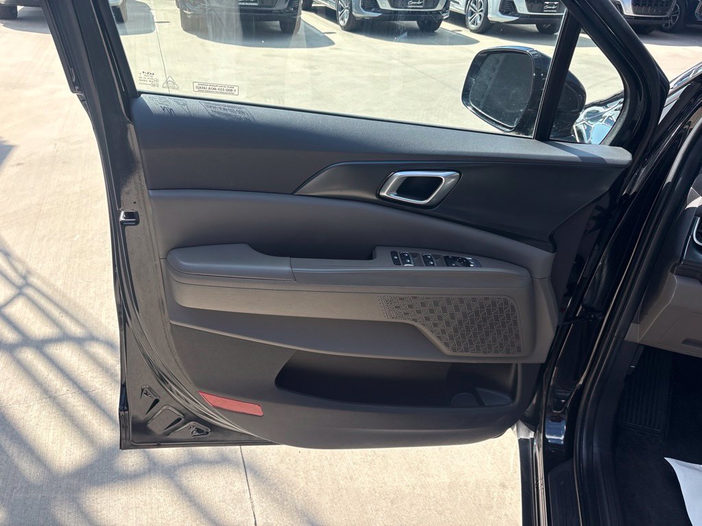 Used 2026 Kia Carnival FWD image 15