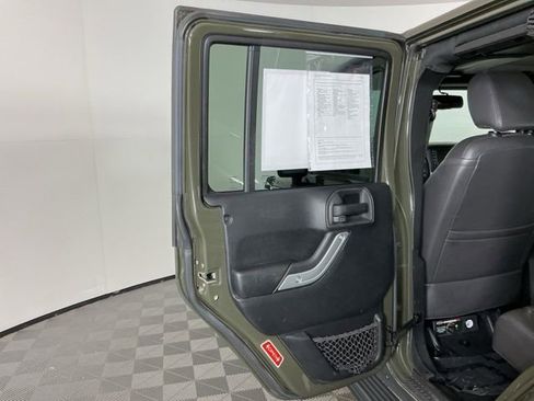 Used 2015 Jeep Wrangler Unlimited Rubicon w/ Katzkin Premium Leather Group AWD/4WD image 22