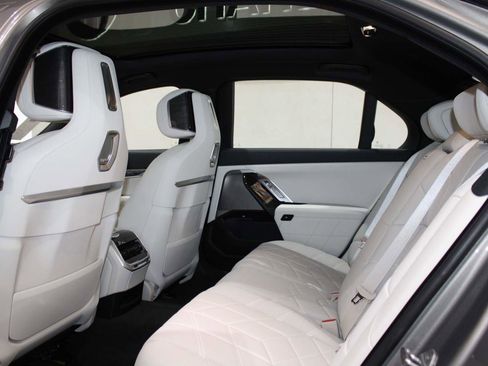 New 2026 BMW i7 eDrive50 image 17