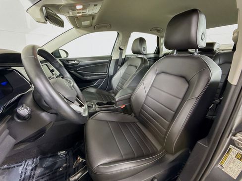 Certified 2022 Volkswagen Jetta SE FWD image 5
