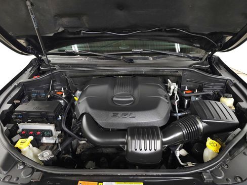Used 2011 Jeep Grand Cherokee Laredo AWD/4WD image 32