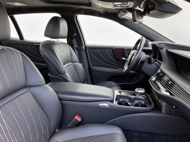 Used 2018 Lexus LS 500 w/ Interior Upgrade Package RWD image 30
