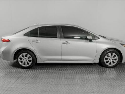 Used 2022 Toyota Corolla LE FWD image 9