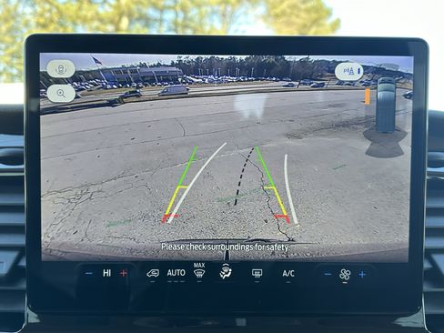 Used 2024 Ford Transit 350 XLT image 28