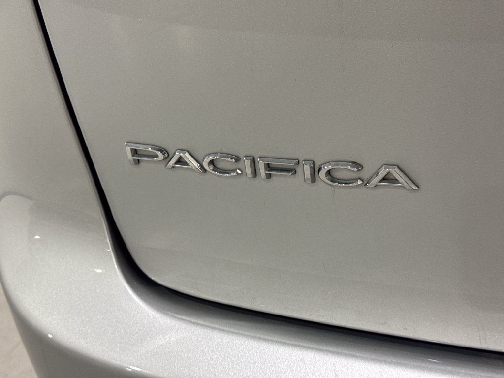 Used 2024 Chrysler Pacifica Limited FWD image 34
