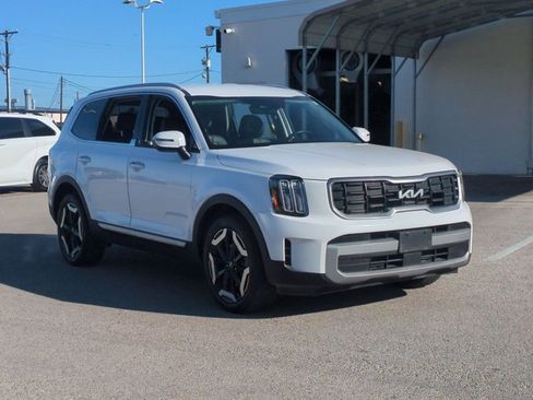 Used 2023 Kia Telluride S image 3