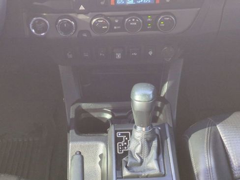 Certified 2020 Toyota Tacoma TRD Off-Road image 18