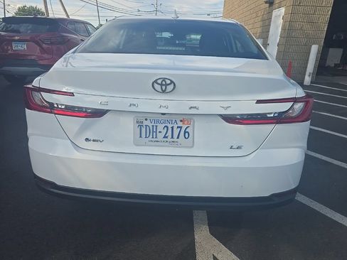 Used 2025 Toyota Camry LE FWD image 5