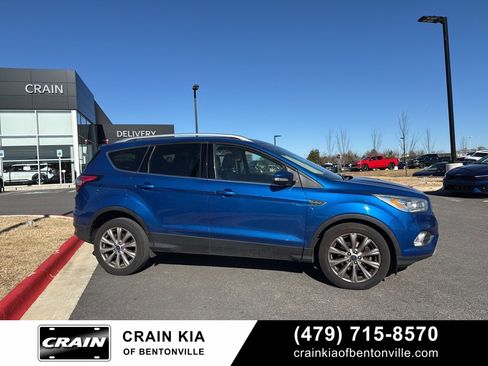 Used 2017 Ford Escape Titanium image 4
