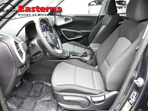 Used 2023 Kia Soul LX w/ LX Technology Package FWD image 14