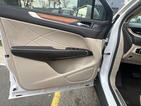 Used 2017 Lincoln MKC Select w/ Select Plus Package image 22