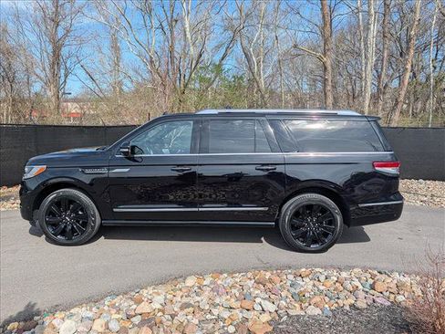 Used 2024 Lincoln Navigator L Reserve AWD/4WD image 2
