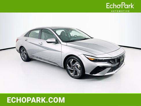 Used 2025 Hyundai Elantra SEL FWD image 1