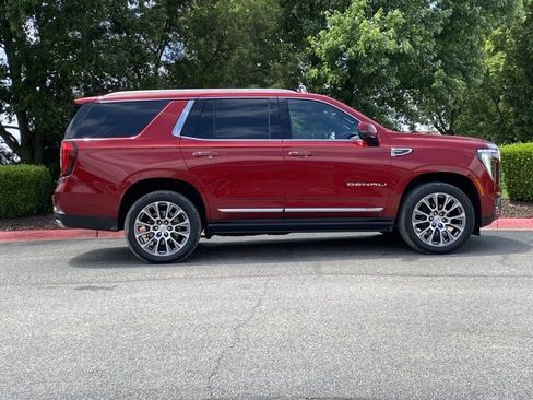 Used 2025 GMC Yukon Denali w/ Sun & Power Step Package AWD/4WD image 2