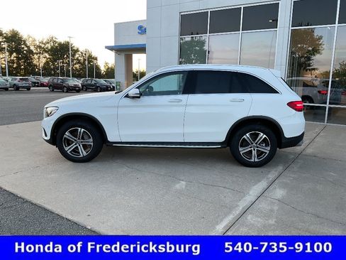 Used 2018 Mercedes-Benz GLC 300 4MATIC image 3