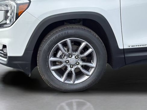 Used 2024 GMC Terrain SLT image 22