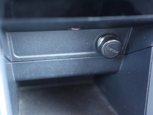 Used 2017 Subaru Forester 2.5i Premium w/ All-Weather Package image 28