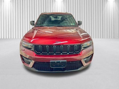 Used 2025 Jeep Grand Cherokee Altitude AWD/4WD image 14