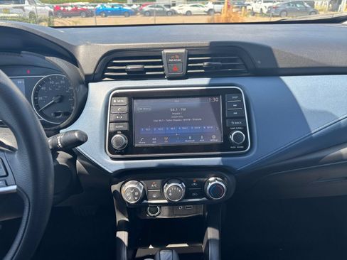 Used 2025 Nissan Versa SV FWD image 17