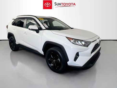 Used 2019 Toyota RAV4 XLE FWD image 1