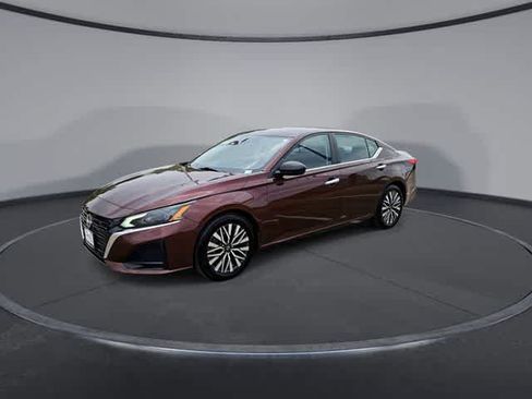 Used 2024 Nissan Altima 2.5 SV FWD image 4