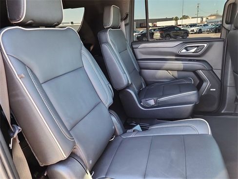 Used 2021 GMC Yukon XL SLT w/ SLT Premium Package image 18