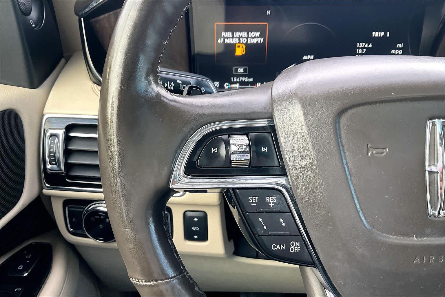 Used 2018 Lincoln Navigator Select w/ Technology Package RWD image 23