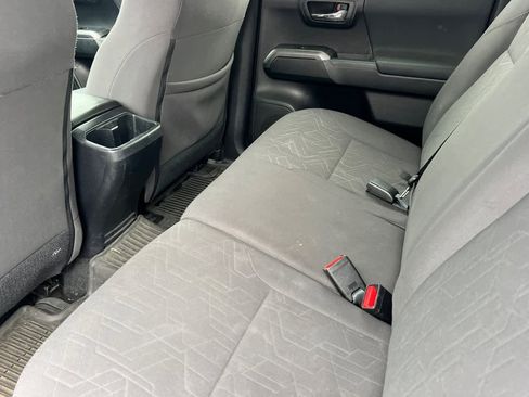 Used 2018 Toyota Tacoma TRD Off-Road image 5