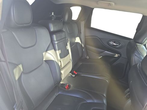Used 2019 Jeep Cherokee Limited FWD image 18