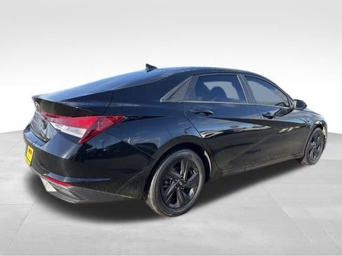 Used 2021 Hyundai Elantra SEL w/ Convenience Package image 9