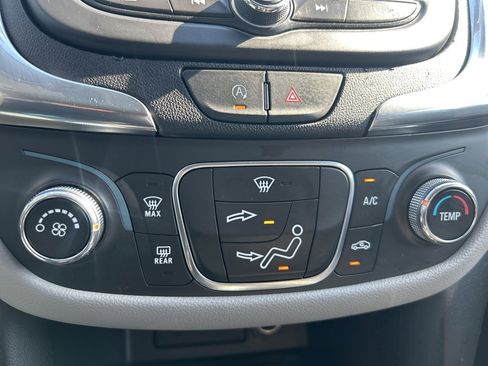 Used 2023 Chevrolet Equinox LT image 34