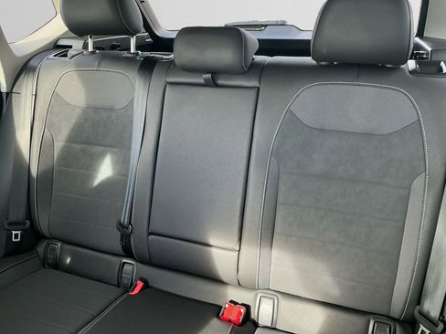 Used 2024 Volkswagen Taos SE image 13