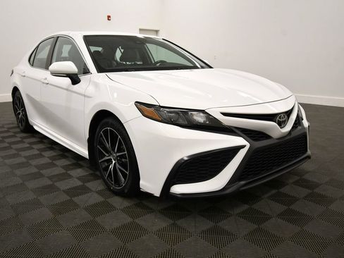 Used 2024 Toyota Camry SE AWD/4WD image 8