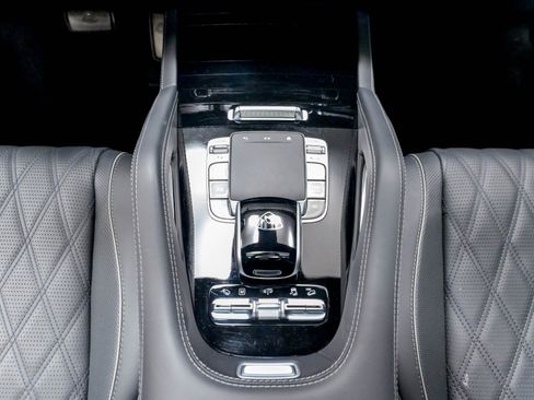 Used 2024 Mercedes-Benz Maybach GLS 600 4MATIC image 39
